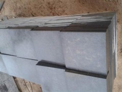 火山巖廣場石 東莞仿古青石、墻面青石、玄武石片面毛料批發(fā)