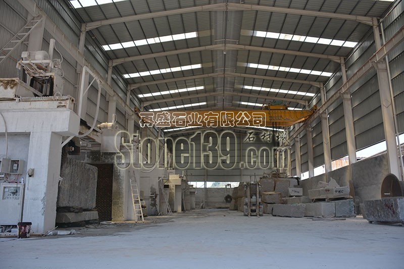 再盛石材花崗巖大切車(chē)間