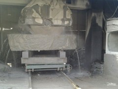 龍門(mén)切興縣紅荒料加工