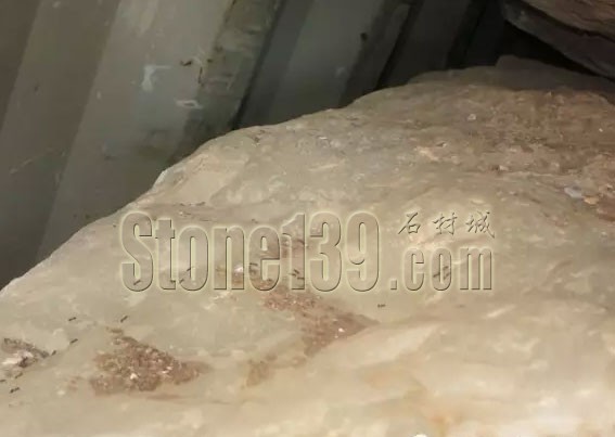 云浮口岸截獲巴基斯坦進(jìn)口淺青玉荒料中的熱帶火蟻