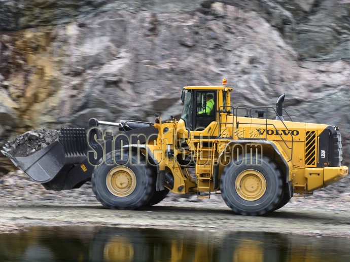 印度花崗巖礦場(chǎng)上的移動(dòng)&ldquo;工廠&rdquo;--沃爾沃L350F