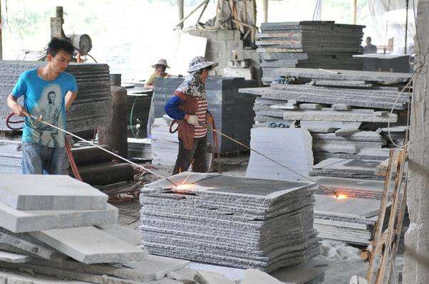 石材工人工作現(xiàn)場(chǎng)