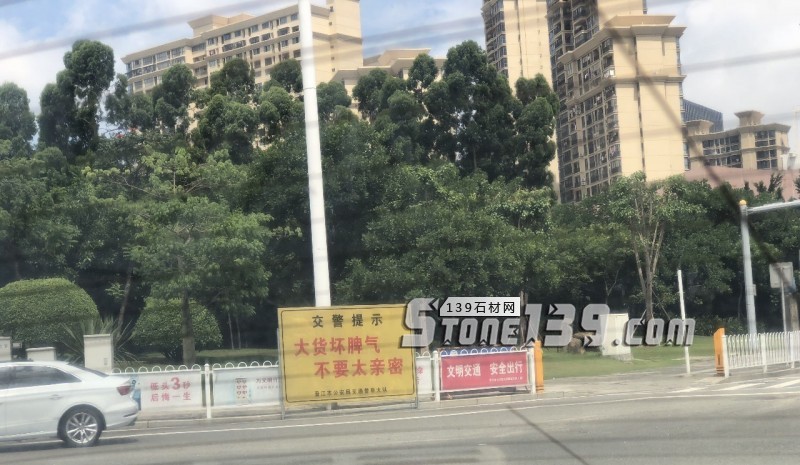 福建水頭違規(guī)大貨車，還有沒有人管管了？！