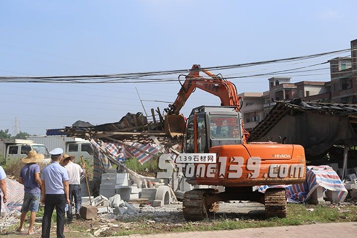 廣東羅定市大力整治大崗路石材加工點(diǎn)，為市民營造良好生活環(huán)境