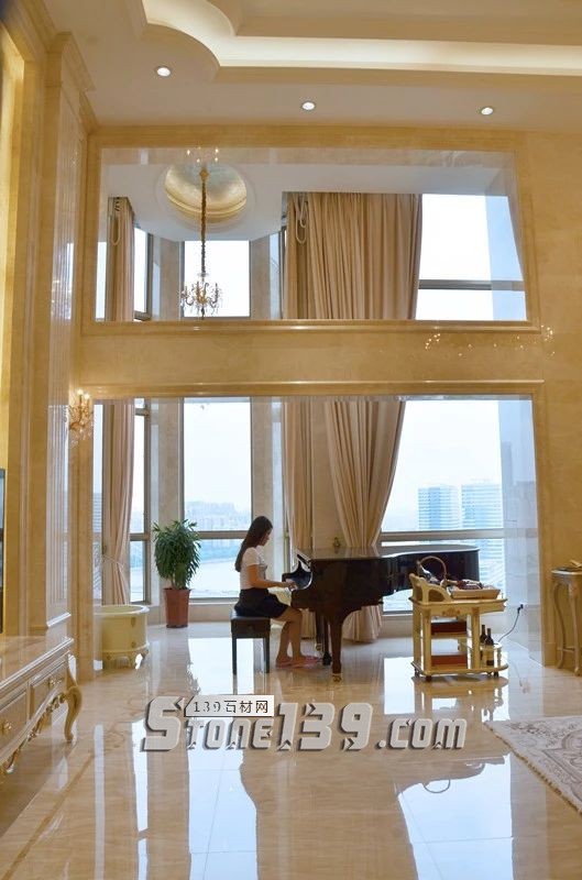 750㎡頂層復(fù)式公寓，大理石功不可沒(méi)