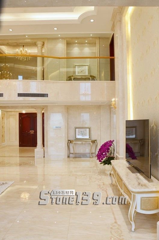 750㎡頂層復(fù)式公寓，大理石功不可沒(méi)