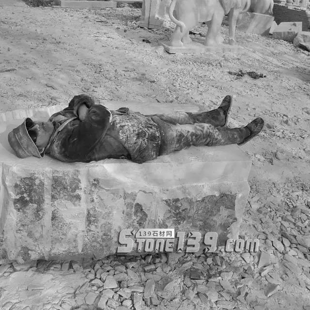 河北曲陽石雕工人工作現(xiàn)場(chǎng)照