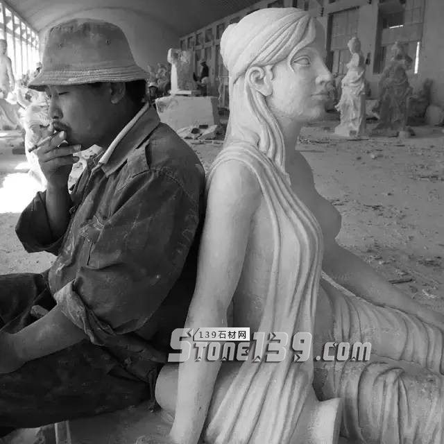 河北曲陽石雕工人工作現(xiàn)場(chǎng)照