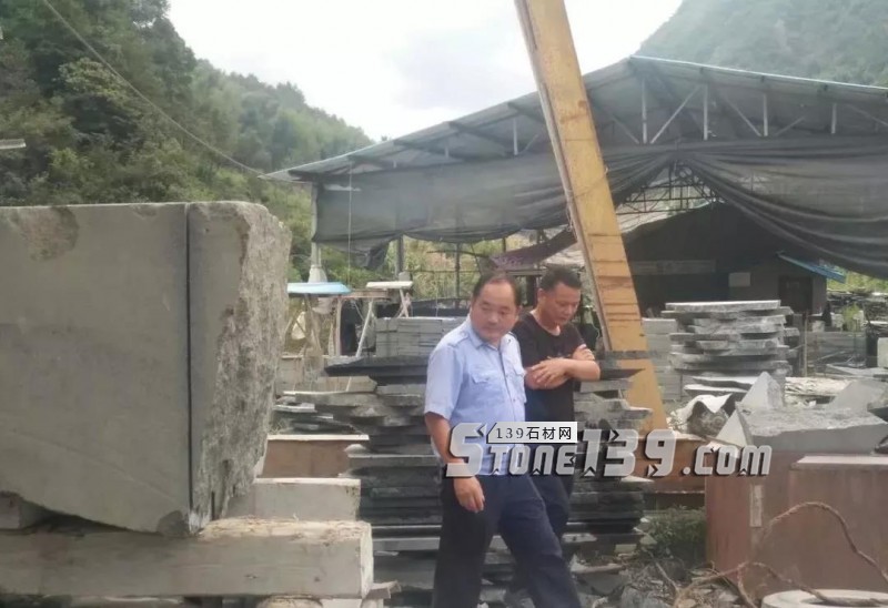安徽岳西縣（國產(chǎn)黑金沙產(chǎn)地）對7個礦山、10家石材加工廠進行聯(lián)合調(diào)查處理