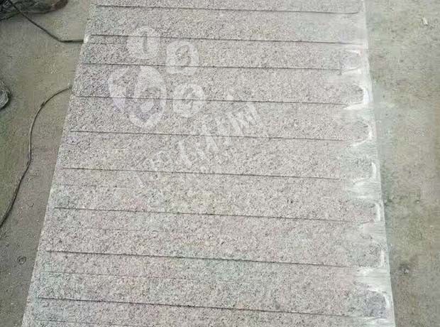 泌陽縣【豐達(dá)石材廠】主營(yíng)河南芝麻白（芝麻灰）路沿石