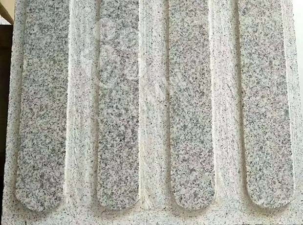 泌陽縣【豐達(dá)石材廠】主營(yíng)河南芝麻白（芝麻灰）路沿石