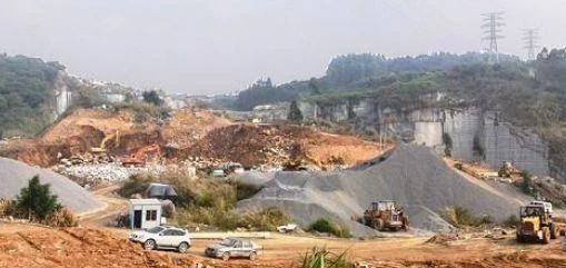 福建漳州臺商投資區(qū)石材礦山復(fù)綠變身礦坑酒店、礦坑公園
