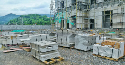 貴州巨鼎石材工程 | 思南縣人民銀行建設(shè)項(xiàng)目施工現(xiàn)場