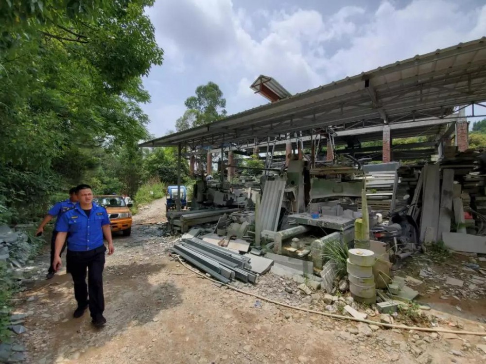 南安市詩山鎮(zhèn)、樂峰鎮(zhèn)查處轄區(qū)內(nèi)的“三無”石材廠