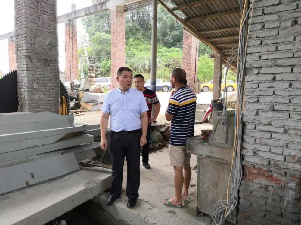 南安市詩山鎮(zhèn)、樂峰鎮(zhèn)查處轄區(qū)內(nèi)的“三無”石材廠