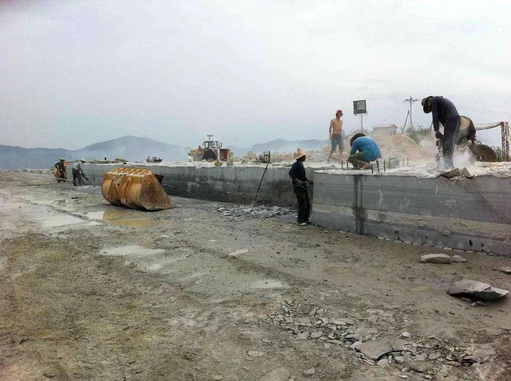 湖北羅田白蓮河石材產(chǎn)業(yè)穩(wěn)步發(fā)展，羅田芝麻灰保質(zhì)保量完成四方來單！