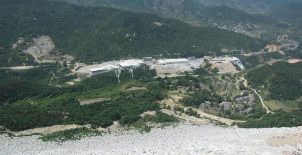 湖北羅田白蓮河石材產(chǎn)業(yè)穩(wěn)步發(fā)展，羅田芝麻灰保質(zhì)保量完成四方來單！