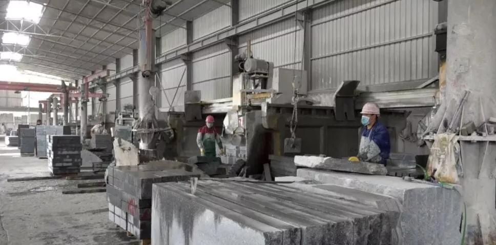 湖南衡陽(yáng)縣井頭石材礦區(qū)環(huán)境污染問(wèn)題在8月30日前必須完成整改