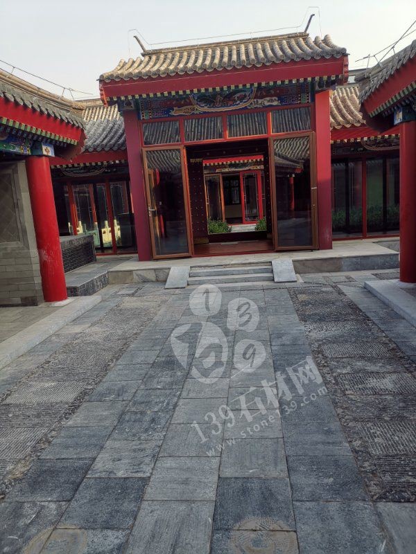使用青石火燒面、手鑿面、菠蘿面打造的中式復(fù)古風(fēng)庭院