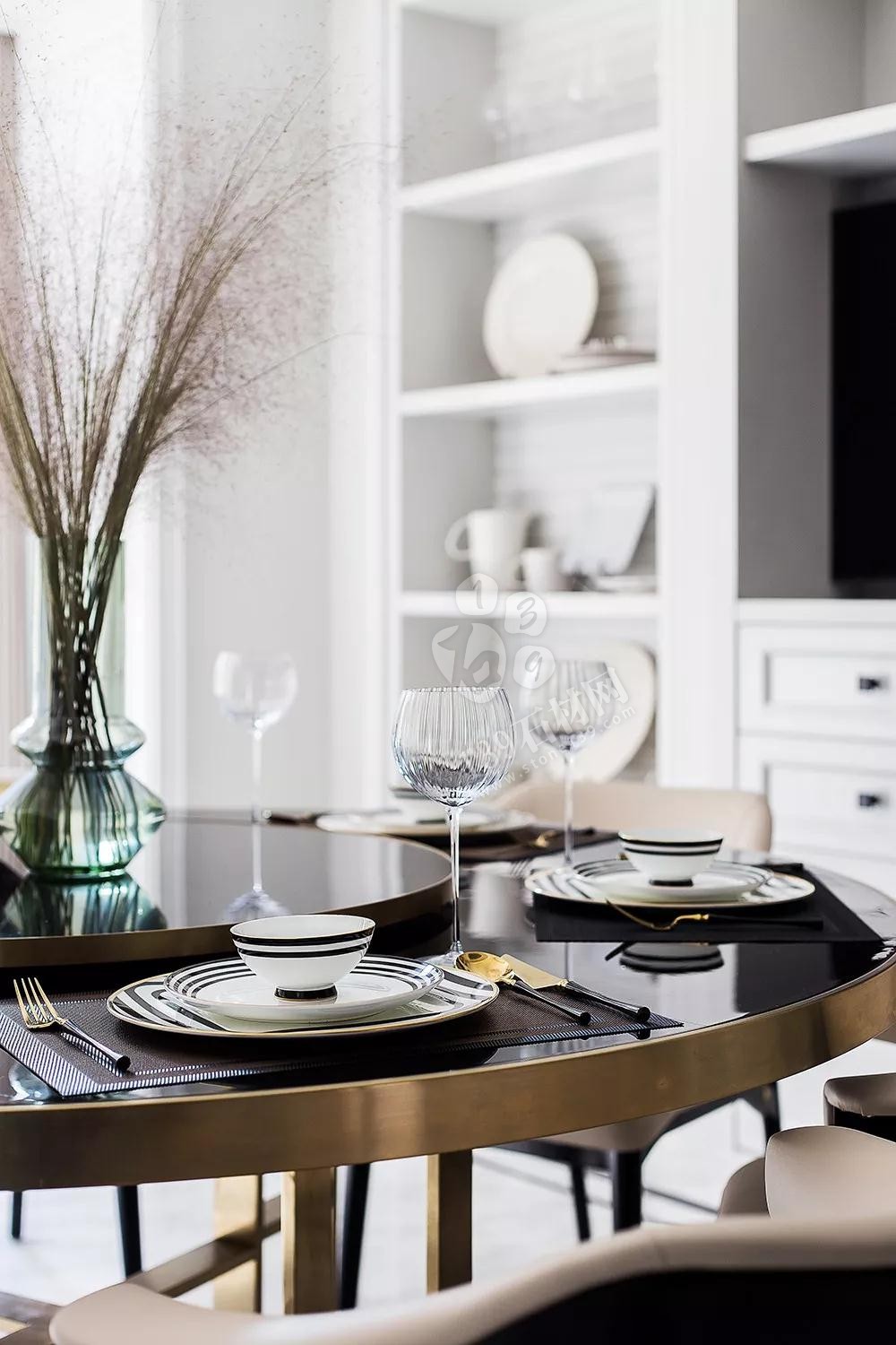 黑色石材帶根的三個(gè)品種（黑白根、茶玉、勞倫黑金）對(duì)比介紹