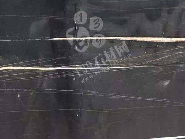 黑色石材帶根的三個(gè)品種（黑白根、茶玉、勞倫黑金）對(duì)比介紹