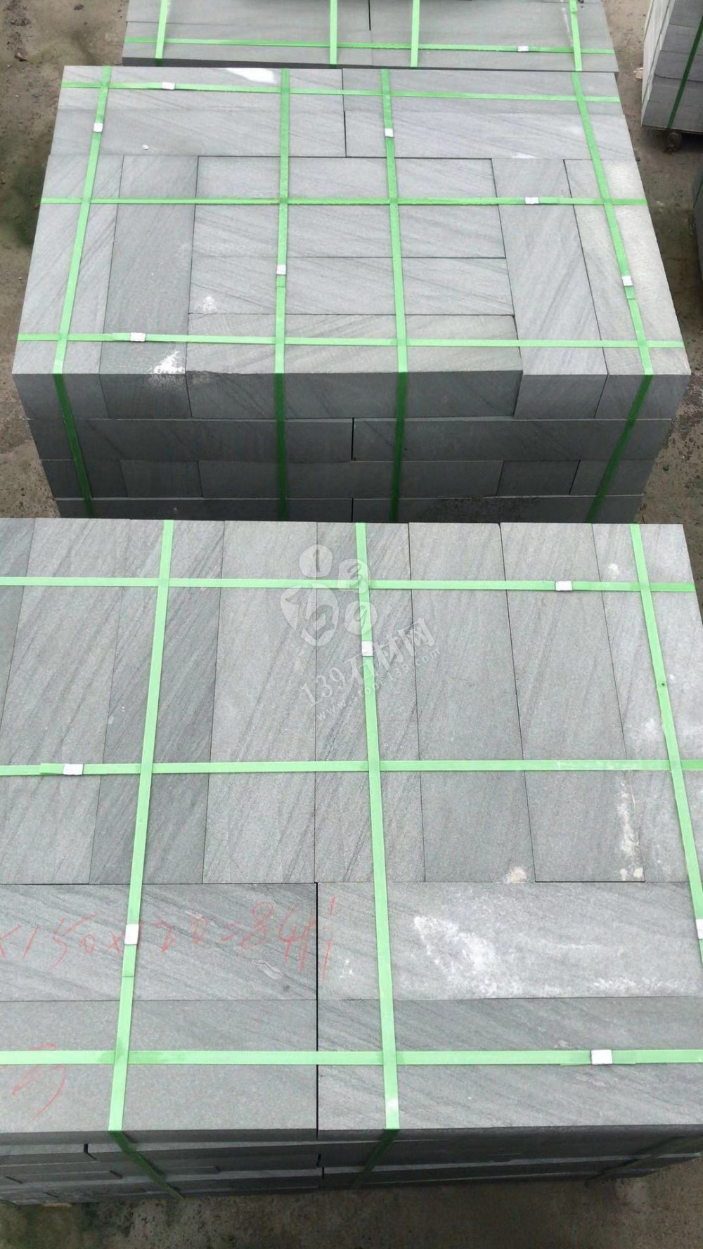 達(dá)州輝騰石材專業(yè)提供青石路沿石、欄桿、地鋪石、臺(tái)階石的園林青石產(chǎn)品