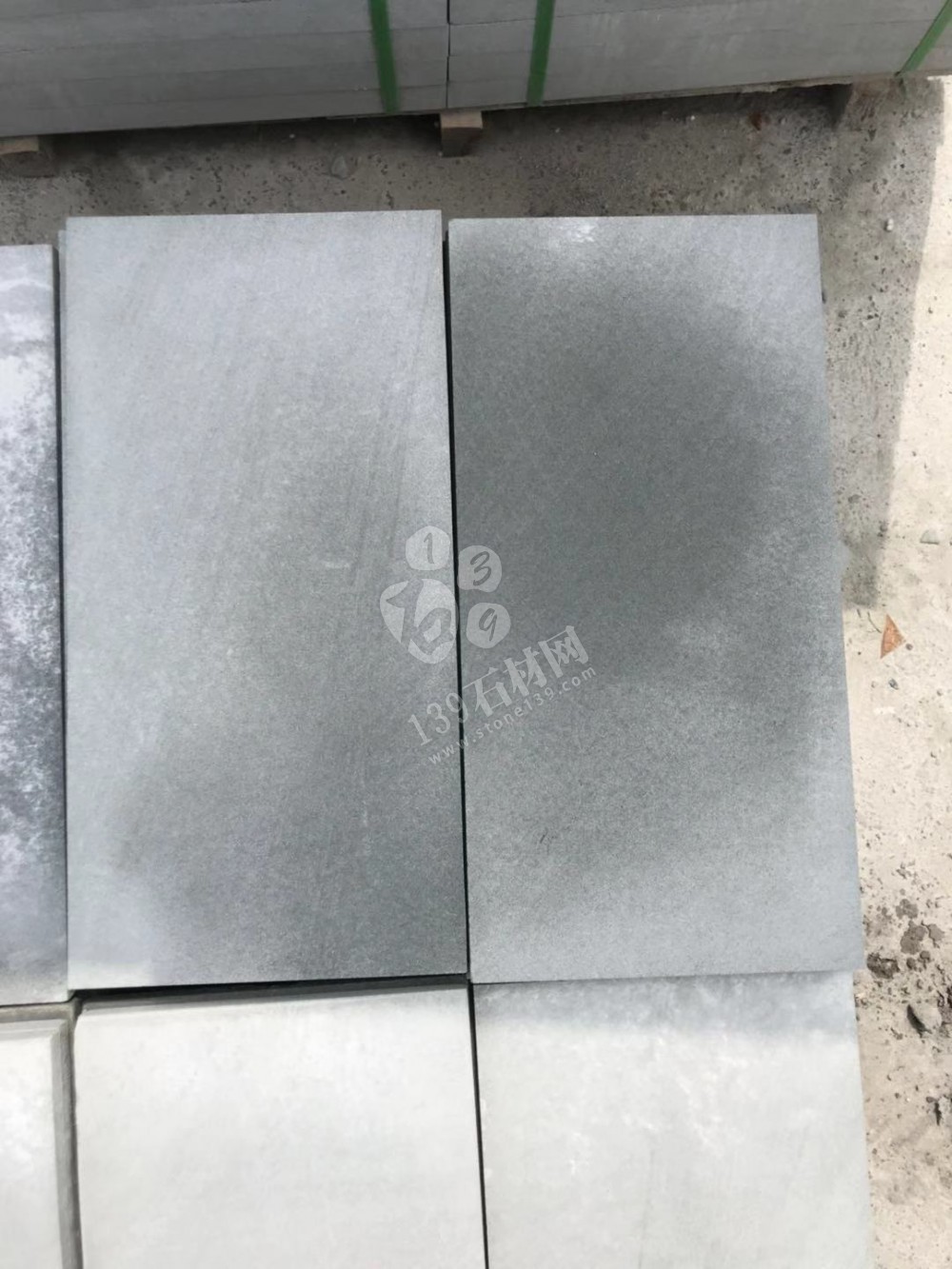 達(dá)州輝騰石材專業(yè)提供青石路沿石、欄桿、地鋪石、臺(tái)階石的園林青石產(chǎn)品