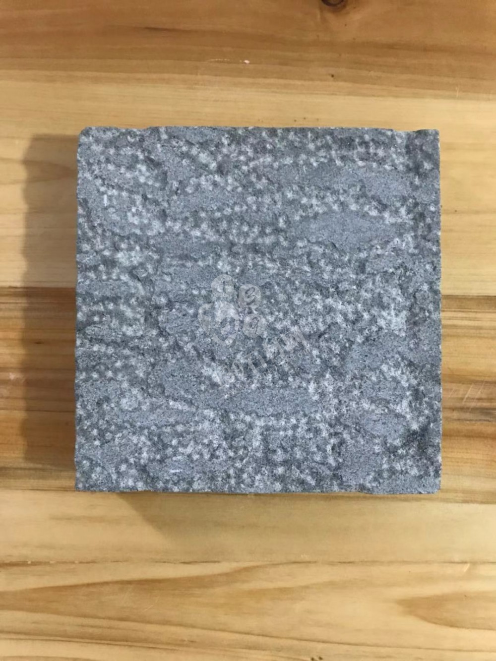 達(dá)州輝騰石材專業(yè)提供青石路沿石、欄桿、地鋪石、臺(tái)階石的園林青石產(chǎn)品