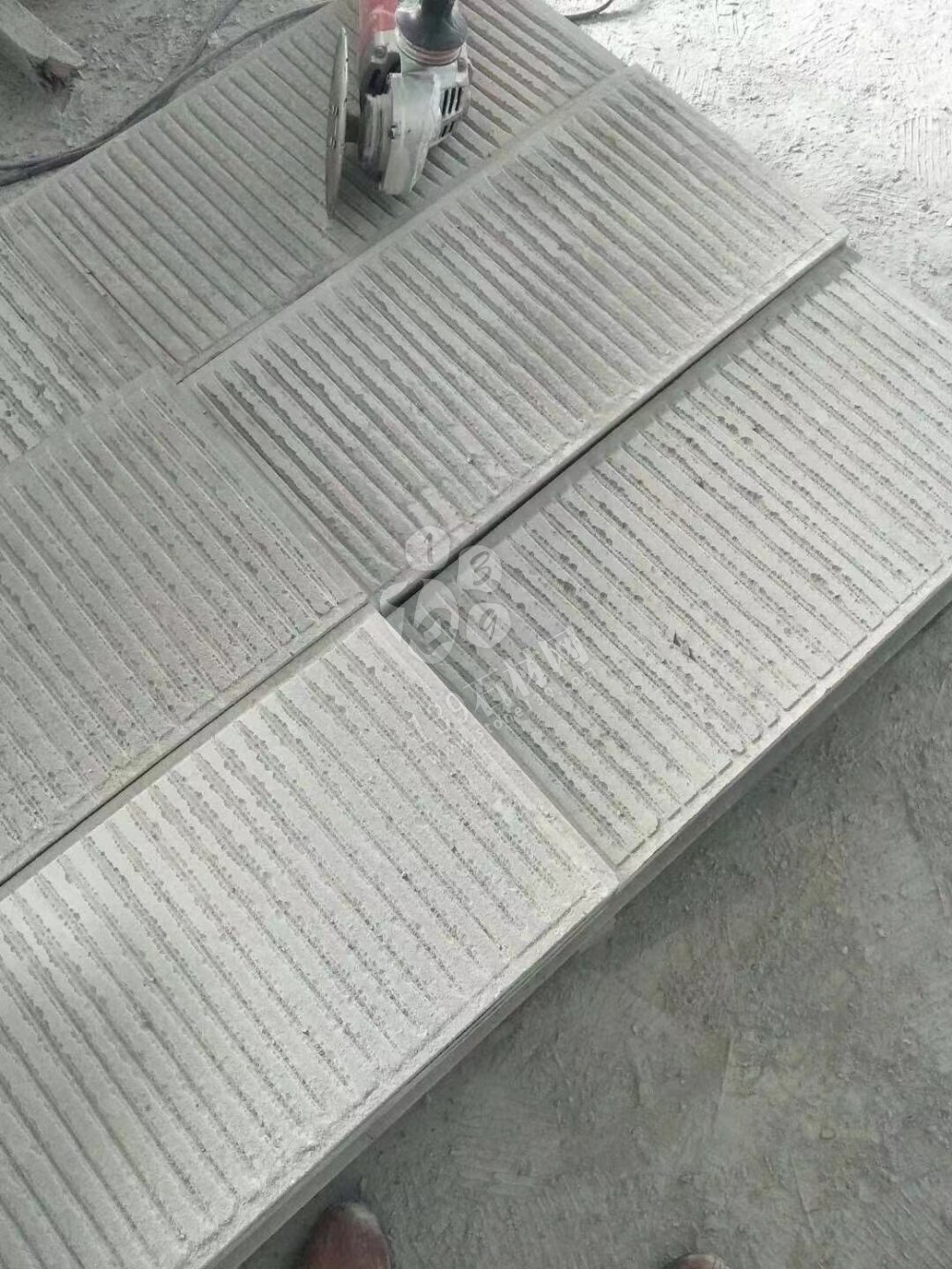 達(dá)州輝騰石材專業(yè)提供青石路沿石、欄桿、地鋪石、臺(tái)階石的園林青石產(chǎn)品