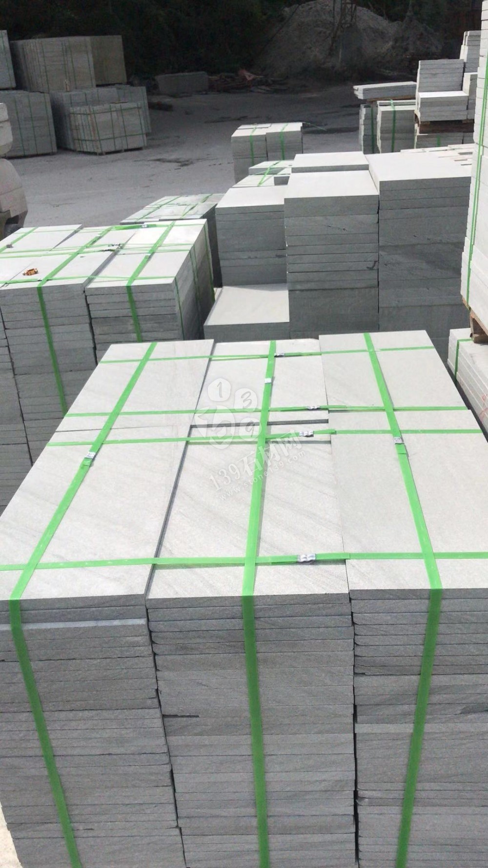 達(dá)州輝騰石材專業(yè)提供青石路沿石、欄桿、地鋪石、臺(tái)階石的園林青石產(chǎn)品