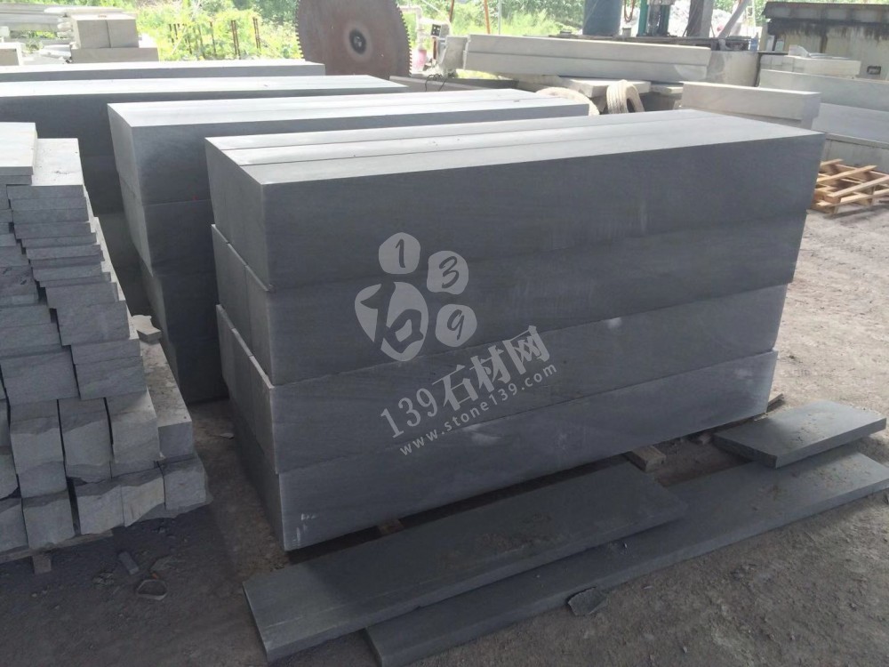 達(dá)州輝騰石材專業(yè)提供青石路沿石、欄桿、地鋪石、臺(tái)階石的園林青石產(chǎn)品