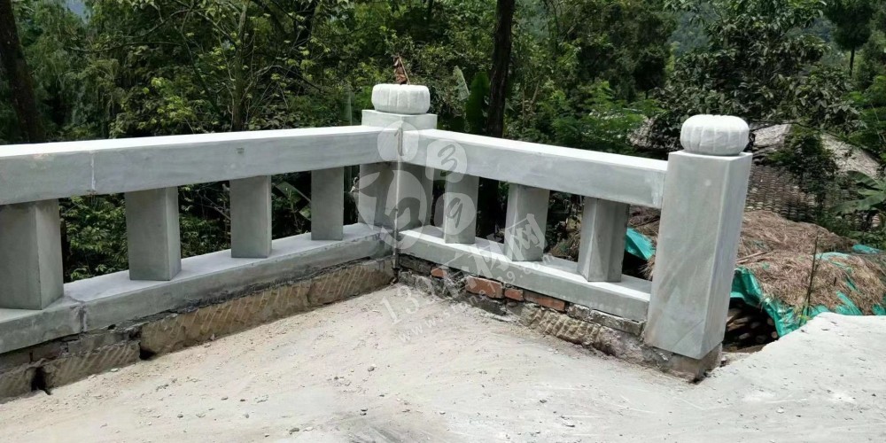 達(dá)州輝騰石材專業(yè)提供青石路沿石、欄桿、地鋪石、臺(tái)階石的園林青石產(chǎn)品