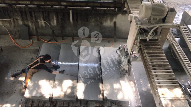 達(dá)州輝騰石材專業(yè)提供青石路沿石、欄桿、地鋪石、臺(tái)階石的園林青石產(chǎn)品