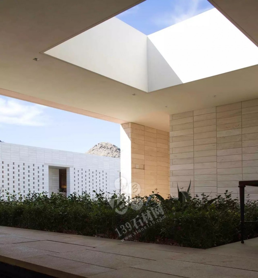 為什么洞石這么受歡迎，看看這個全石材裝飾您應(yīng)該有答案了