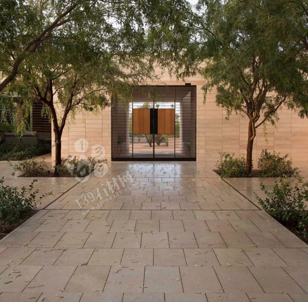 為什么洞石這么受歡迎，看看這個全石材裝飾您應(yīng)該有答案了