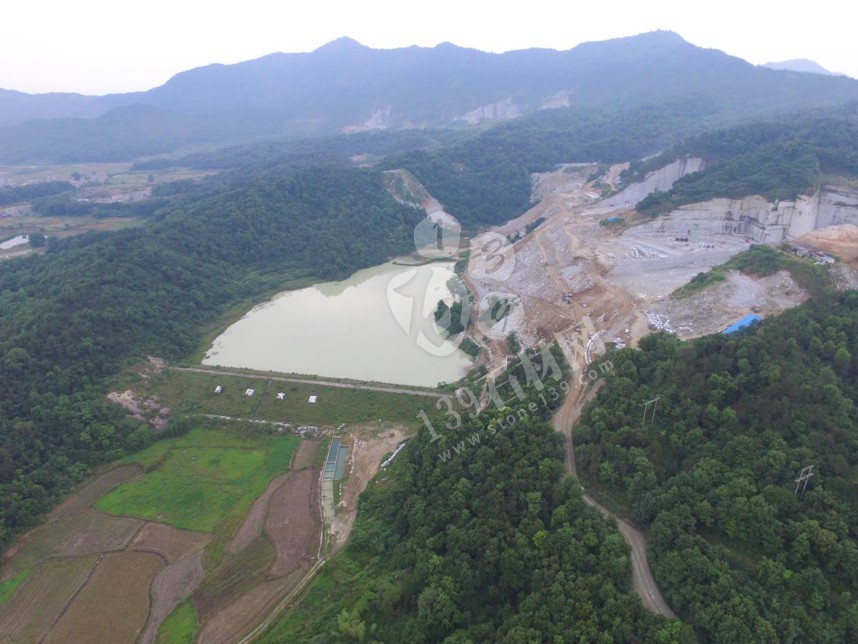 江西都昌縣依法關閉36家違法石材加工小作坊和8家違法開采礦山企業(yè)，刑拘5人！