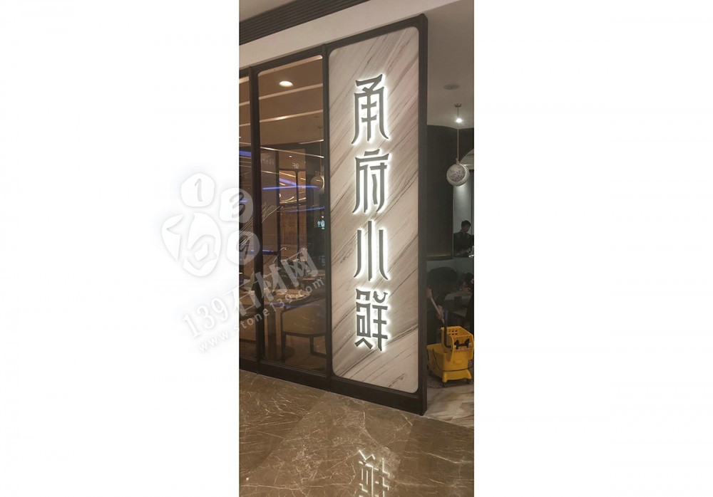 意大利進(jìn)口的白金沙和藍(lán)金沙臺(tái)面和墻面應(yīng)用