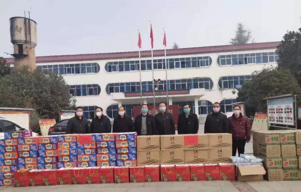 (河南梨花白產(chǎn)地)內(nèi)鄉(xiāng)板場鄉(xiāng)石材協(xié)會積極捐贈物資助力戰(zhàn)疫一線