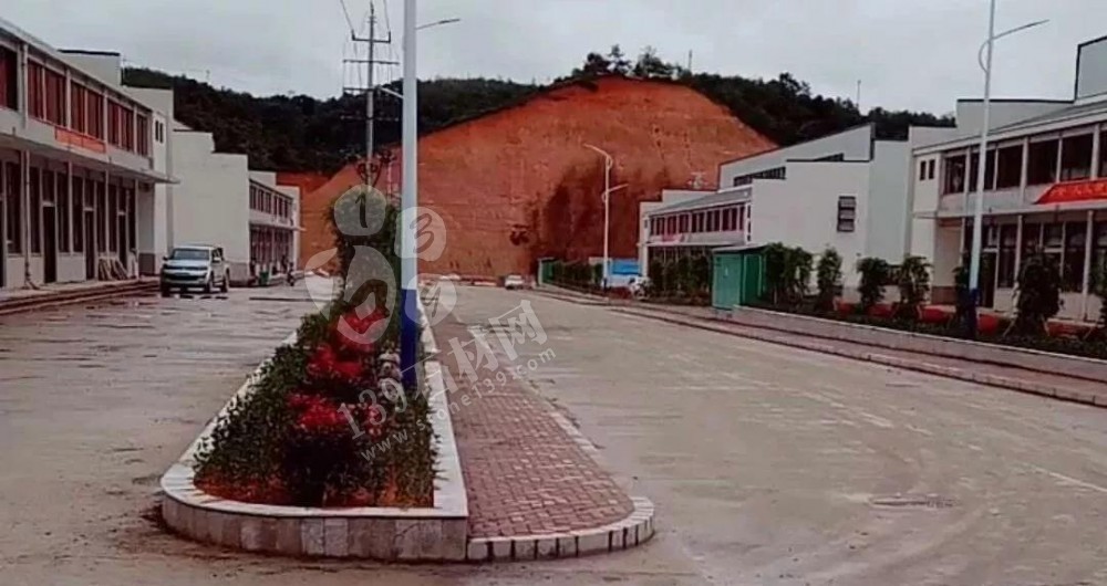 福建龍巖“永定紅”石材礦區(qū)熱火朝天，永定紅正常生產(chǎn)！