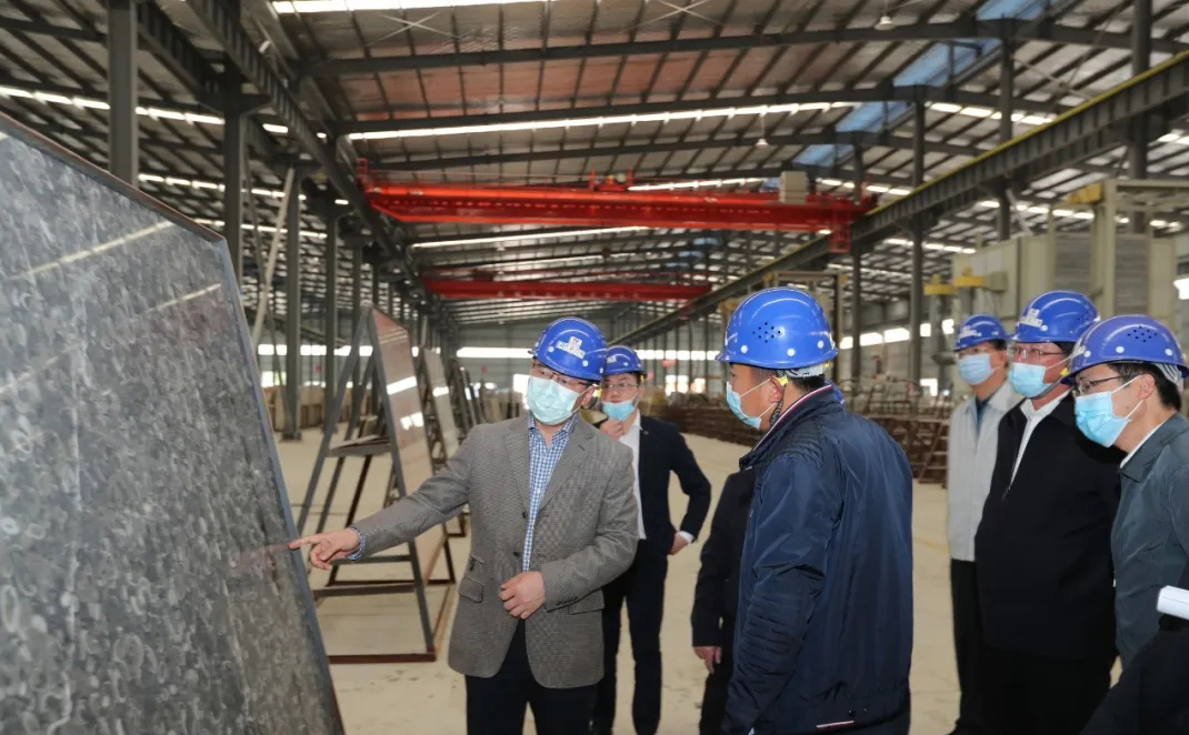 貴州安順市市委副書記、市長(zhǎng)宋曉路到鎮(zhèn)寧自治縣調(diào)研中國(guó)（安順）石材城建設(shè)情況