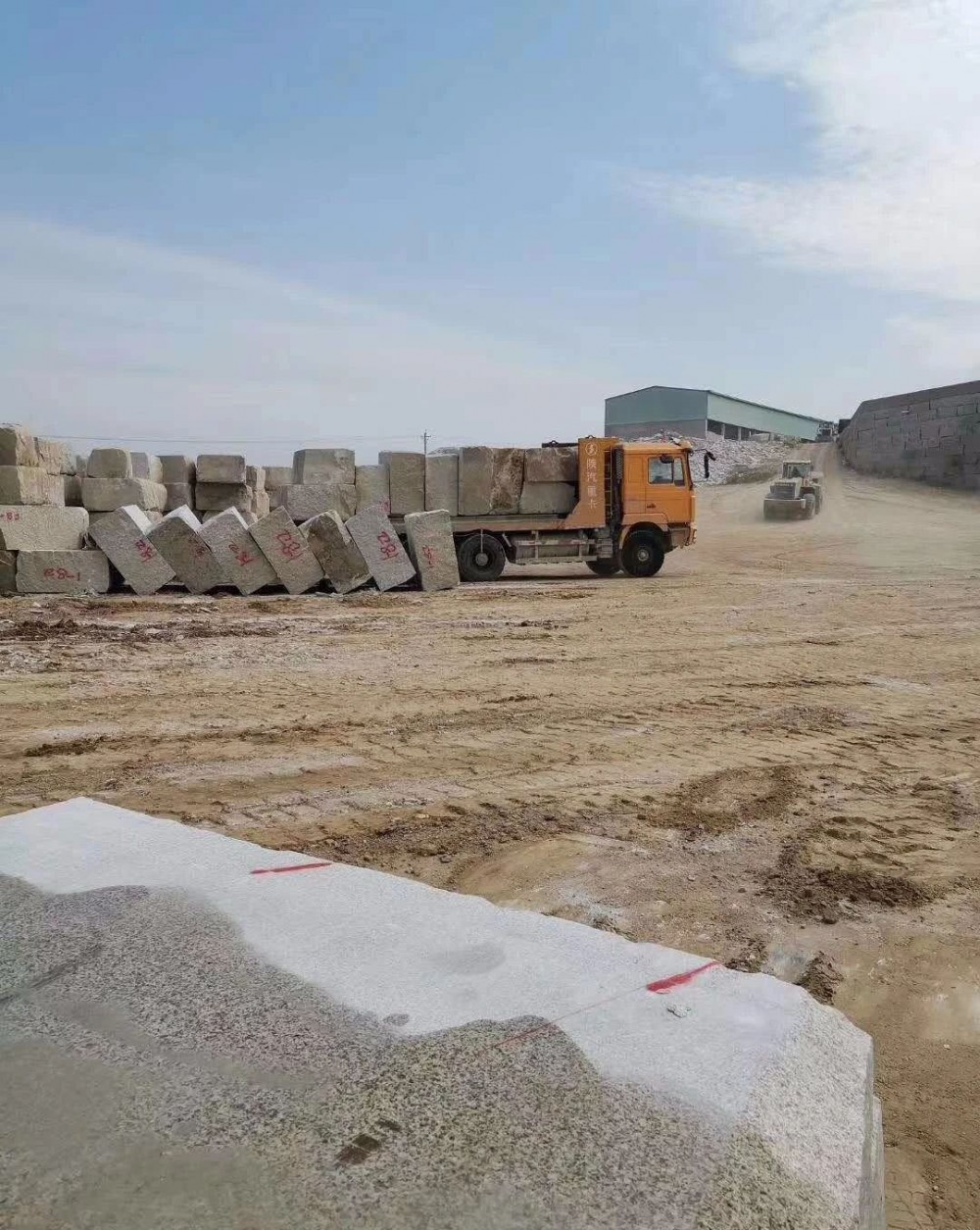 湖北石材最新動態(tài)：隨州黃金麻、白麻開始下料了