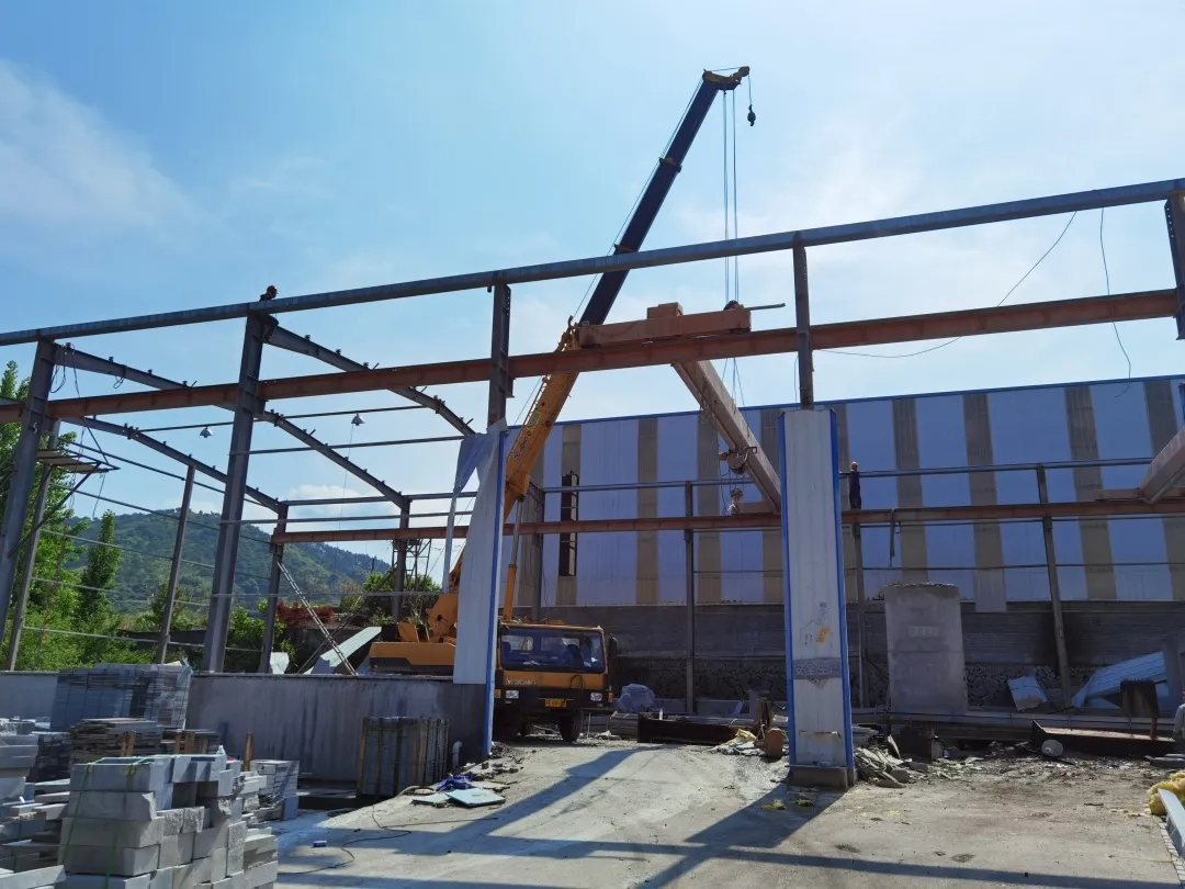 （浙江654產(chǎn)地）桐廬縣鐘山鄉(xiāng)繼續(xù)開展石材行業(yè)整治，推進石材企業(yè)拆除工作