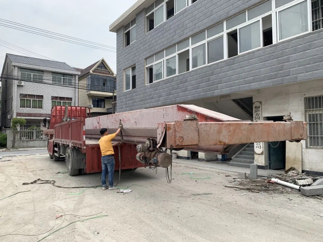 （浙江654產(chǎn)地）桐廬縣鐘山鄉(xiāng)繼續(xù)開展石材行業(yè)整治，推進石材企業(yè)拆除工作