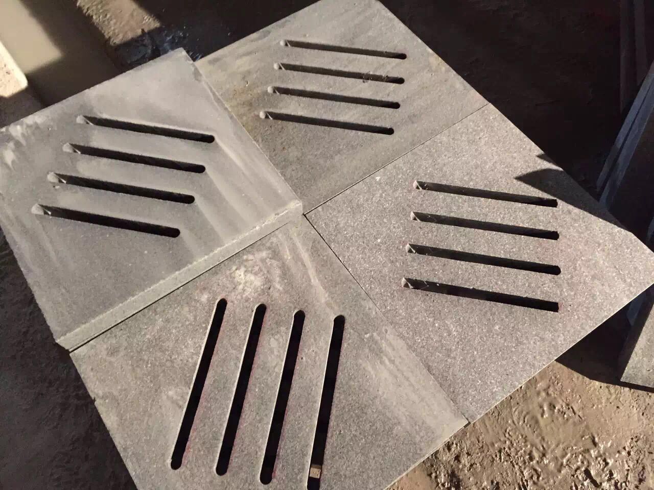 【恒鑨竽杰石材】主營(yíng)花崗巖江西紅、新老礦芝麻黑654#