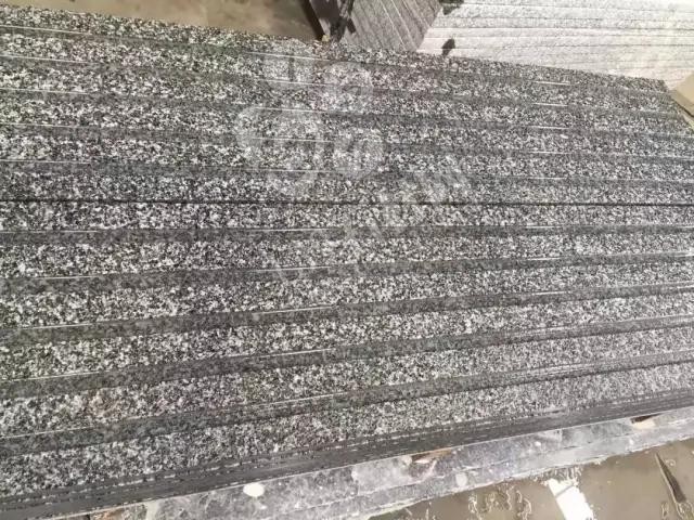 廣西鐘山縣人大副主任到花山鄉(xiāng)花崗巖礦山調(diào)研,附鐘山青(廣西芝麻黑)欣賞!