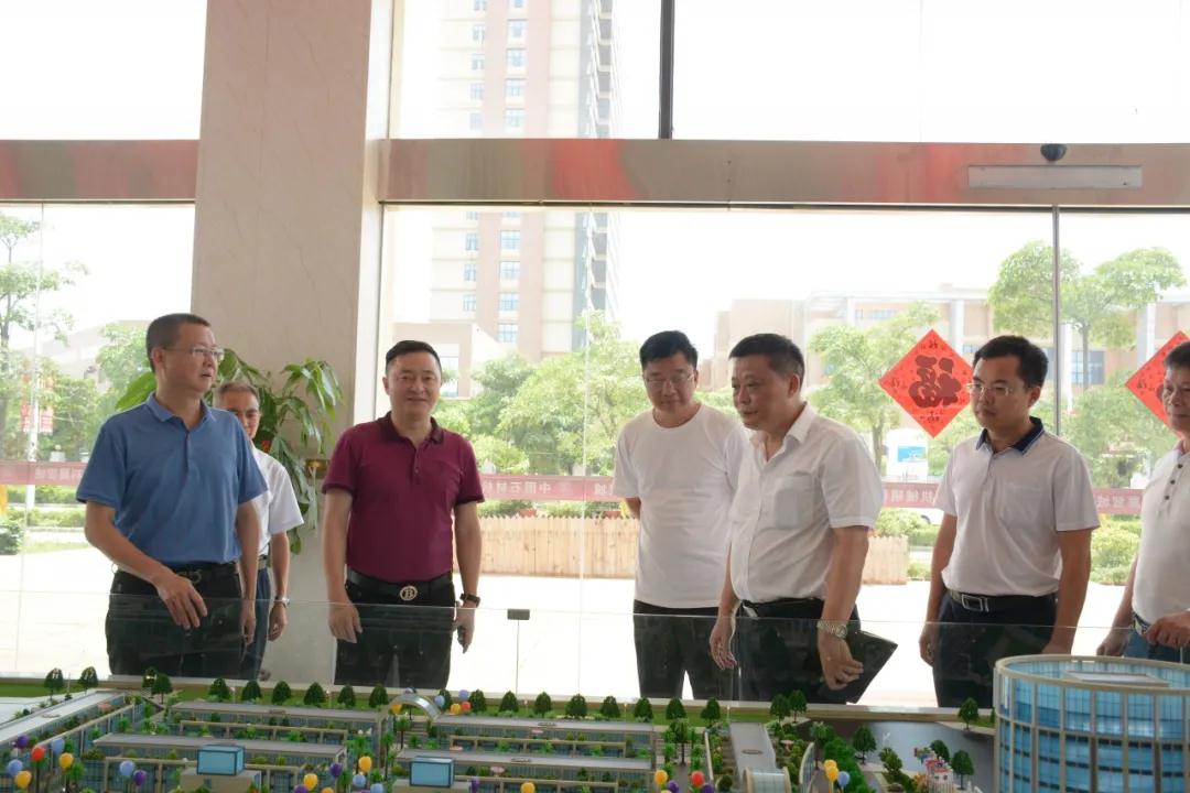 紫金礦業(yè)集團(tuán)工會副主席任雨華一行到石材機(jī)械輔料產(chǎn)業(yè)聯(lián)合會調(diào)研