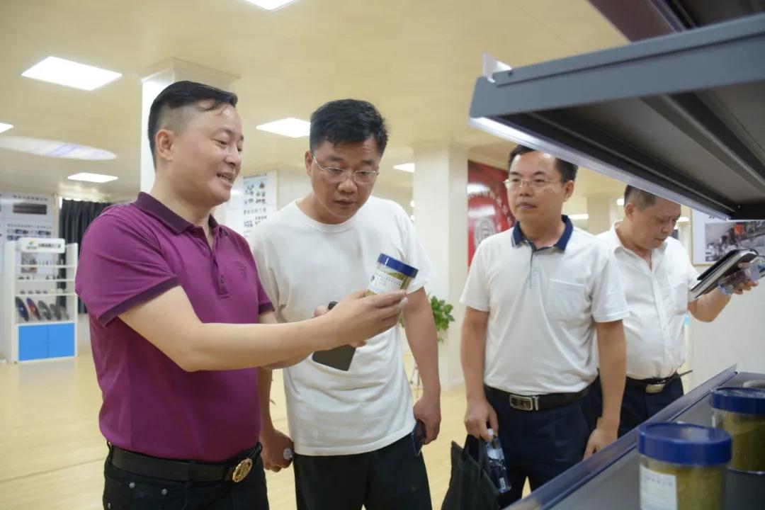 紫金礦業(yè)集團(tuán)工會副主席任雨華一行到石材機(jī)械輔料產(chǎn)業(yè)聯(lián)合會調(diào)研