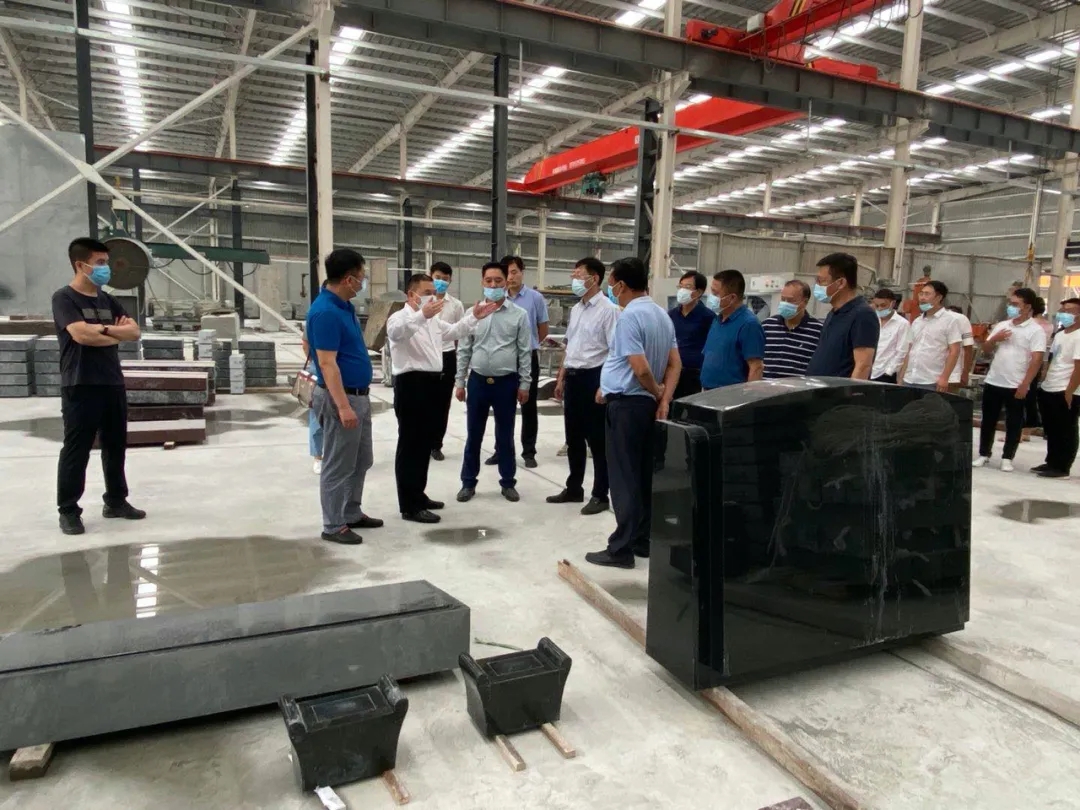 河北滄州市副市長張文閣對黃驊港華業(yè)石材新城進行考察調(diào)研活動