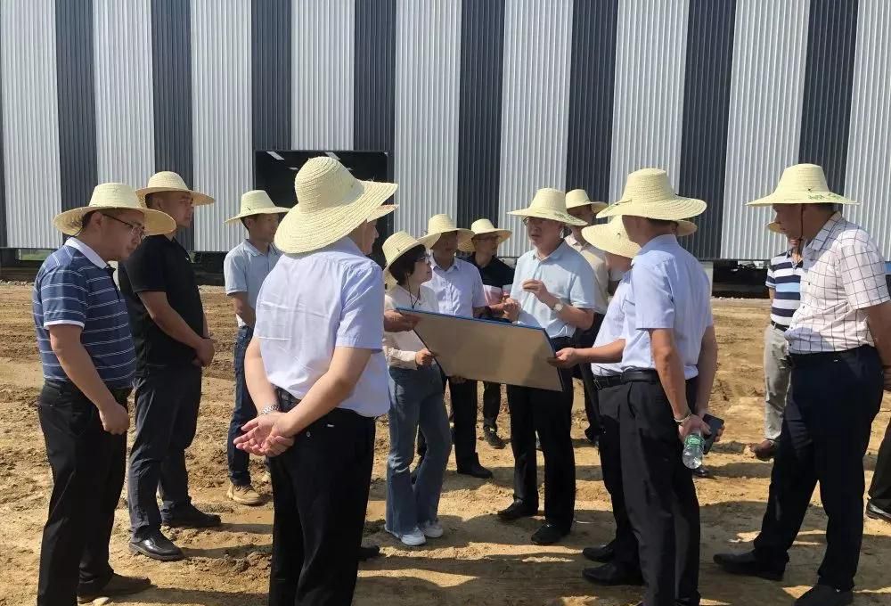 廣西芝麻黑產(chǎn)地鐘山縣黨政主要領(lǐng)導(dǎo)率隊(duì)深入花崗巖石材企業(yè)開展專項(xiàng)調(diào)研，附產(chǎn)品欣賞！