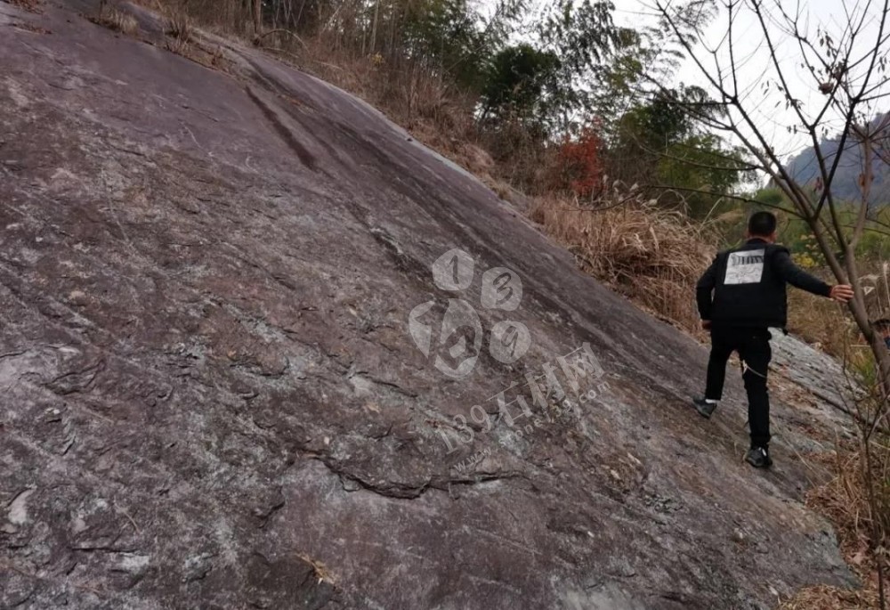 江西省安福縣委書記等領(lǐng)導(dǎo)一行蒞臨方通石業(yè)視察指導(dǎo)！附江西吉安新品青石欣賞！ 